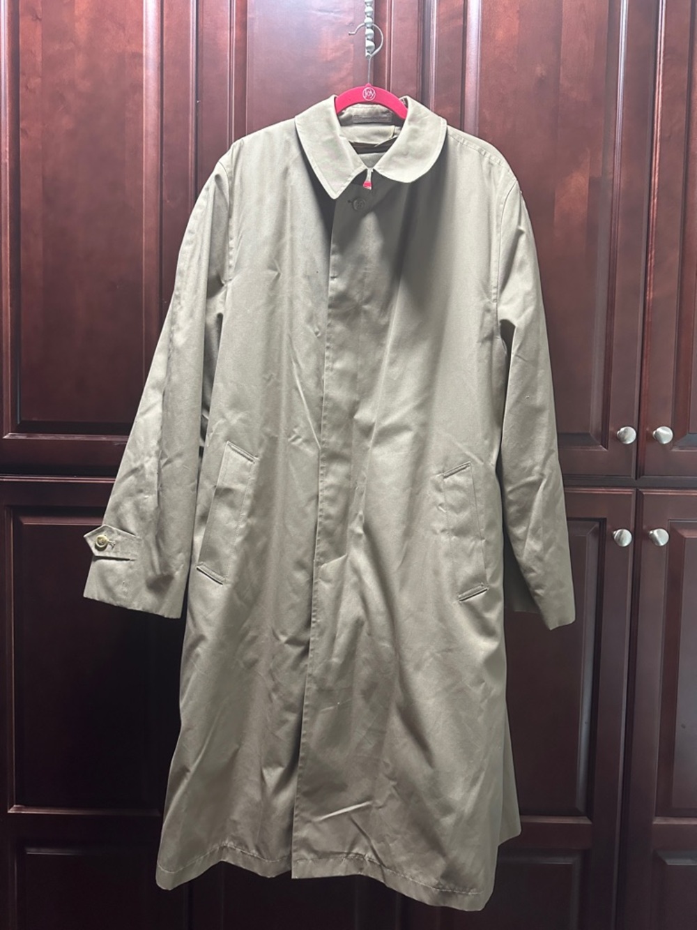 Vintage Men's Trench Coat in Khaki with lining.   Size 44 LONG